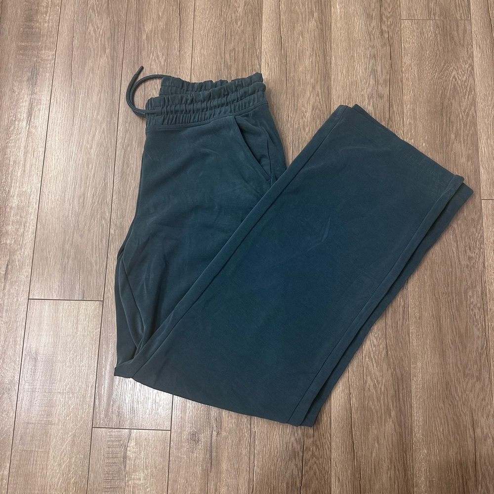 Athleta Green SeaSoft Pant